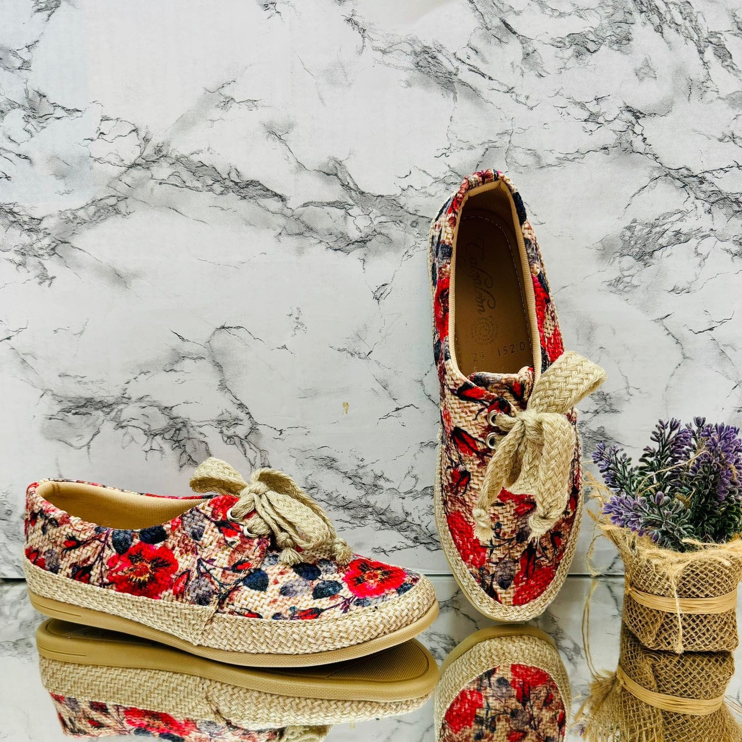 YUTE FLORES CON AGUJETAS