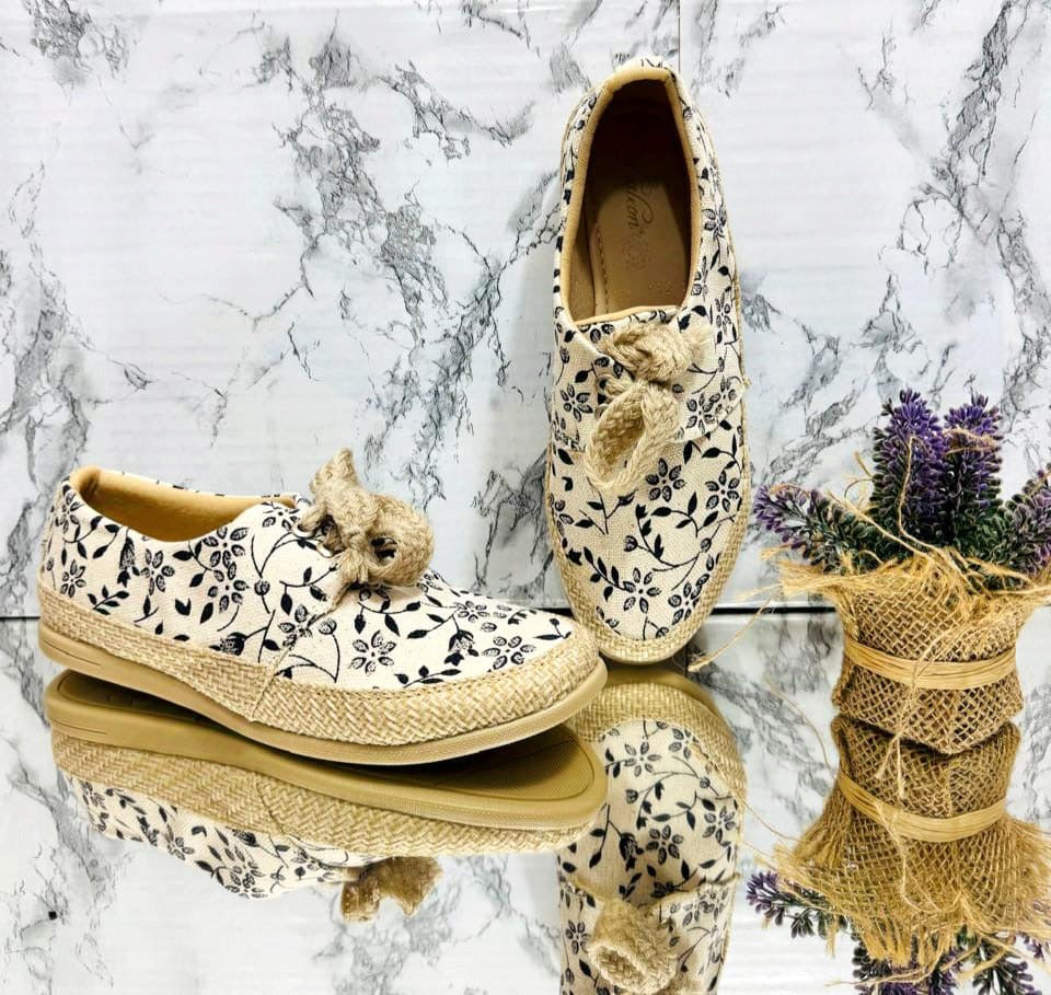 RAMAS BEIGE CON AGUJETAS