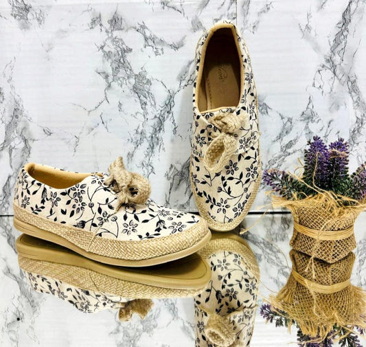 RAMAS BEIGE CON AGUJETAS