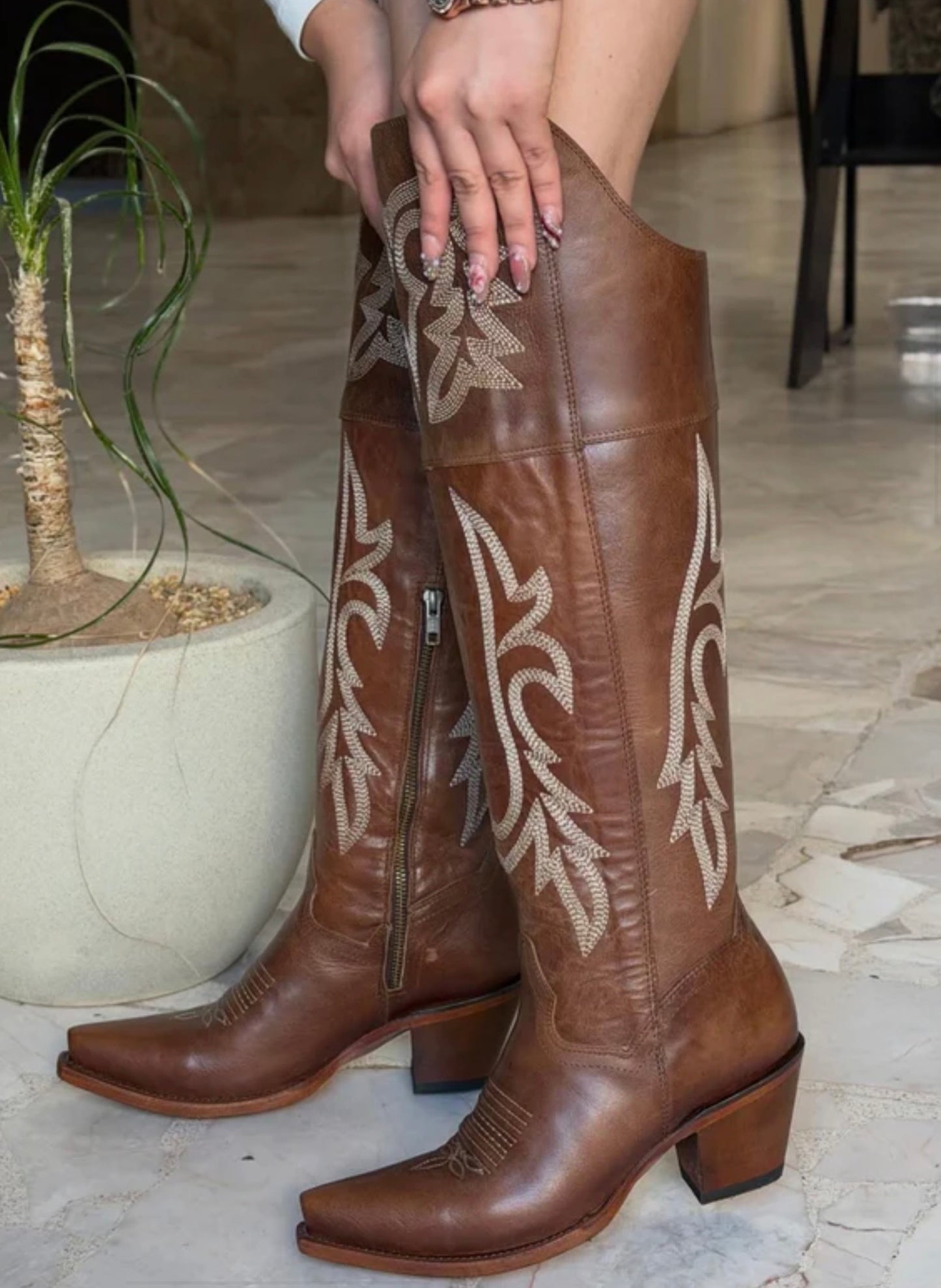 Bota Reina del Oeste Café