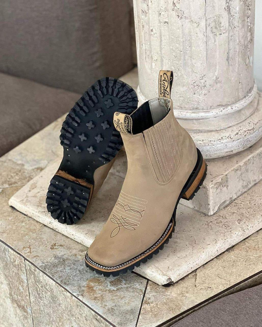 Nubuck Bordado Beige